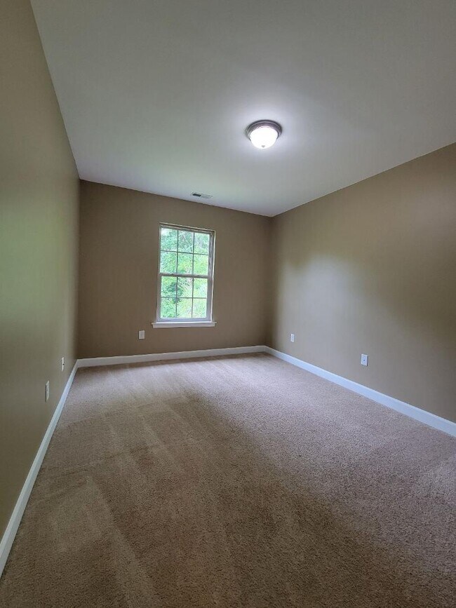 Building Photo - 318 Zach Dr