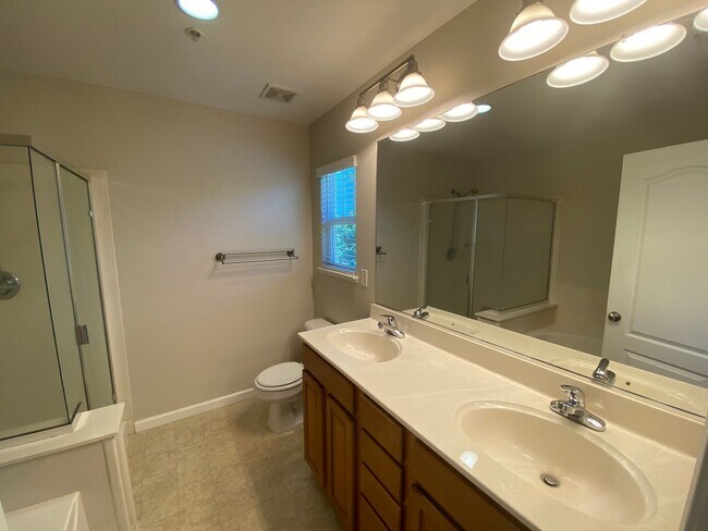 Building Photo - 3 Bed, 2½ Bath Two Story Condo in Natomas' Hampton Village