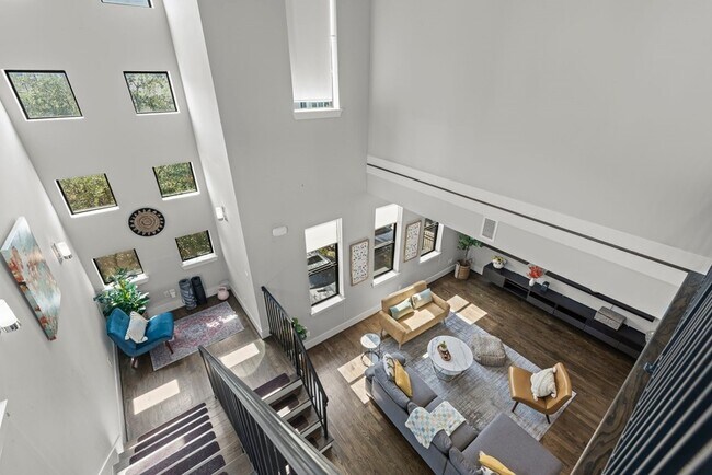 Building Photo - 2119 Hadley St