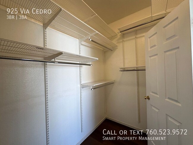 Building Photo - Beautiful Chula Vista 3bed+1 Loft, 2.5 bat...