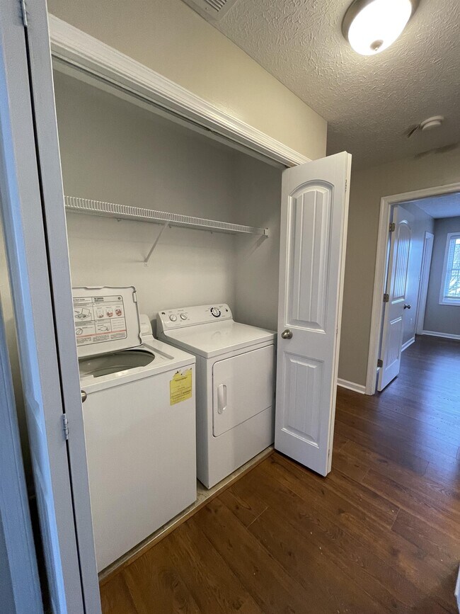 Building Photo - 211 Portico Street