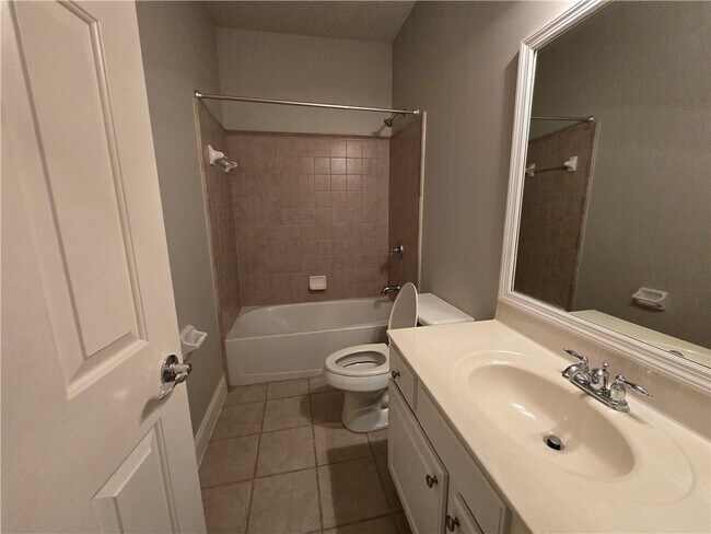 Building Photo - 624 Maple Grove Way