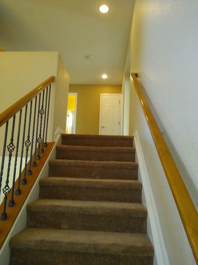 Building Photo - Absolutely Stunning West Arvada/Golden Gem...