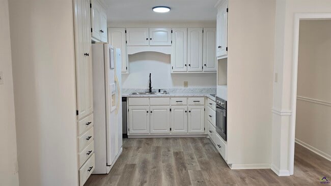 Building Photo - 101 Vivian Dr