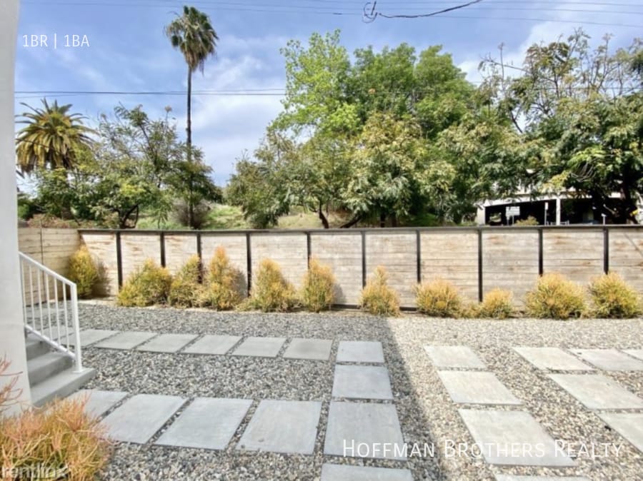 Building Photo - 421 1/2 N Coronado St