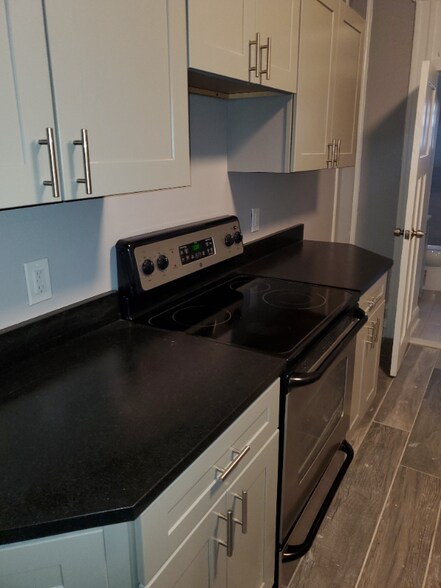 Building Photo - 803 Brooks Ln