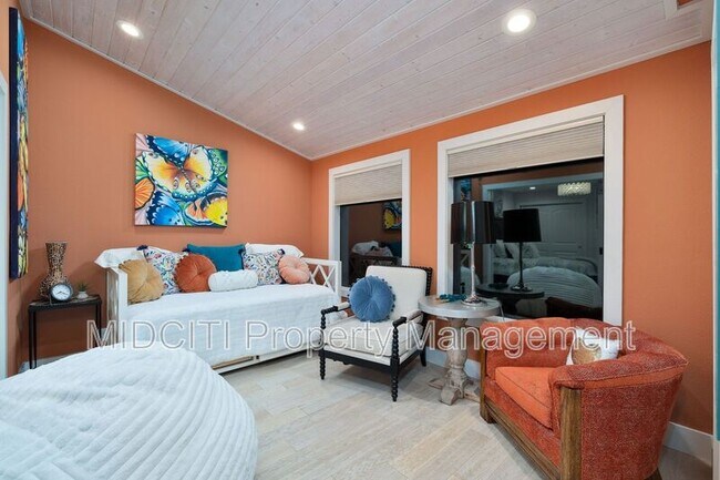 Building Photo - 180 Lake Ridge Dr