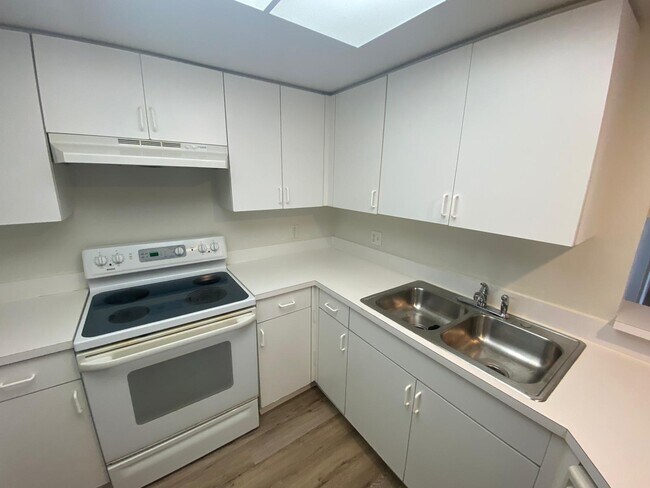 Building Photo - 4155 N Haverhill Rd