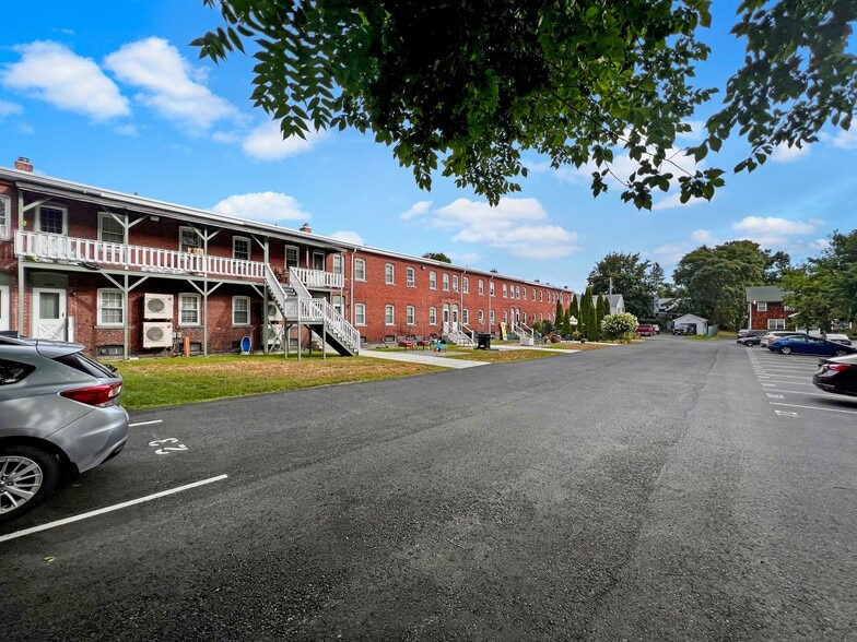 Building Photo - 64 Grove St