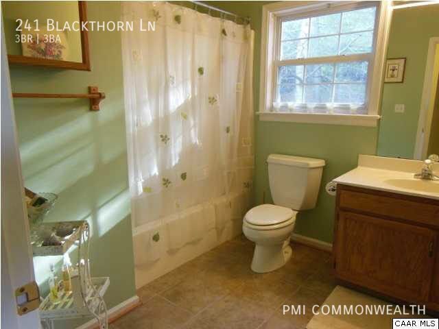 Building Photo - 241 Blackthorn Ln