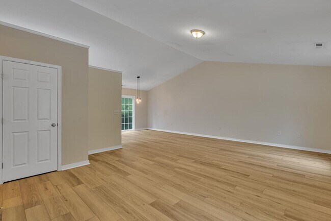 Building Photo - Charming 3-Bedroom Home on Large Acreage L...