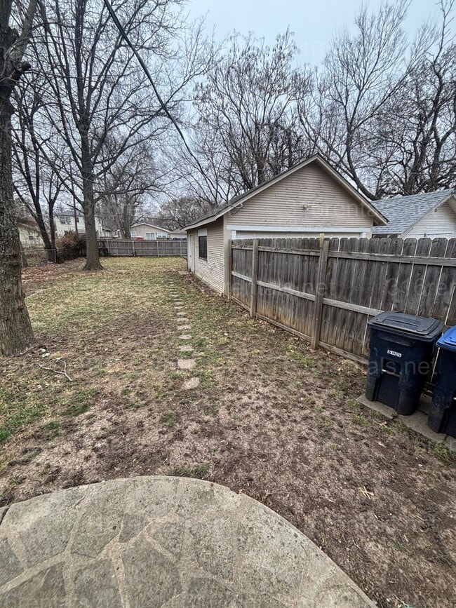 Building Photo - Two bed, Two Bath, fully fenced backyard rental available now!