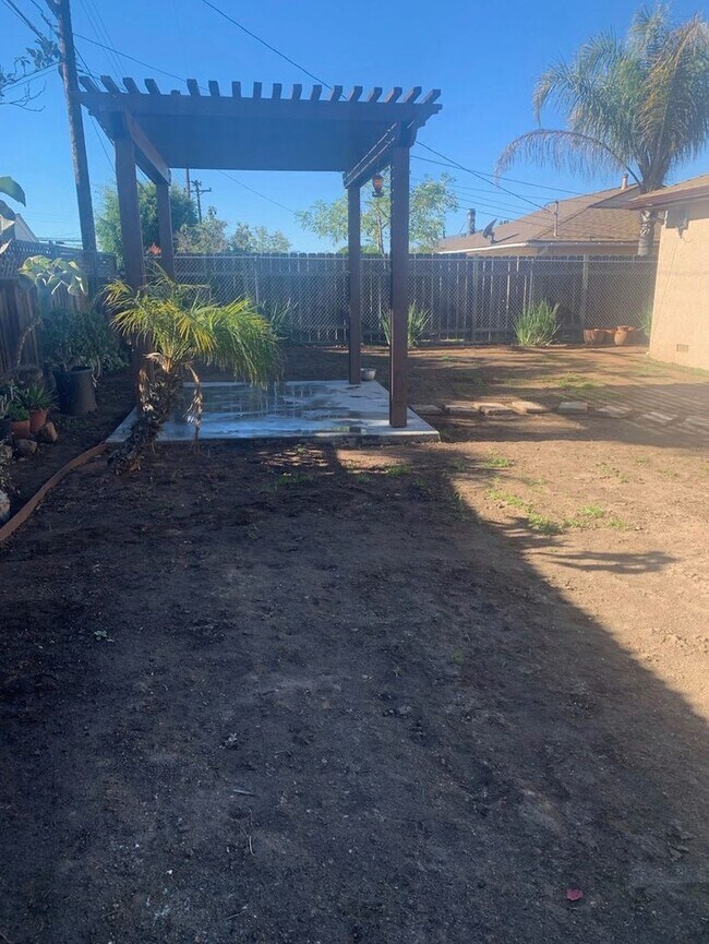 Building Photo - Like New Inside! Remodeled 3bd/2ba House In Desirable Allied Gardens Neighborhood