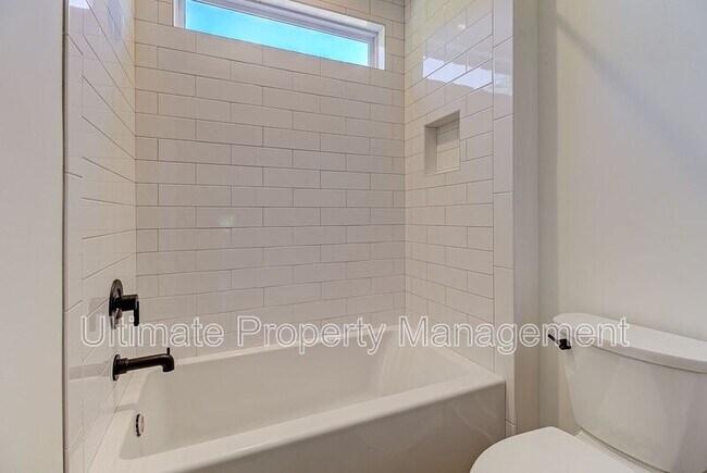 Building Photo - 213 Myrtle Ave