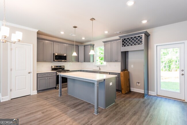 Building Photo - 3352 Landings S Dr SW