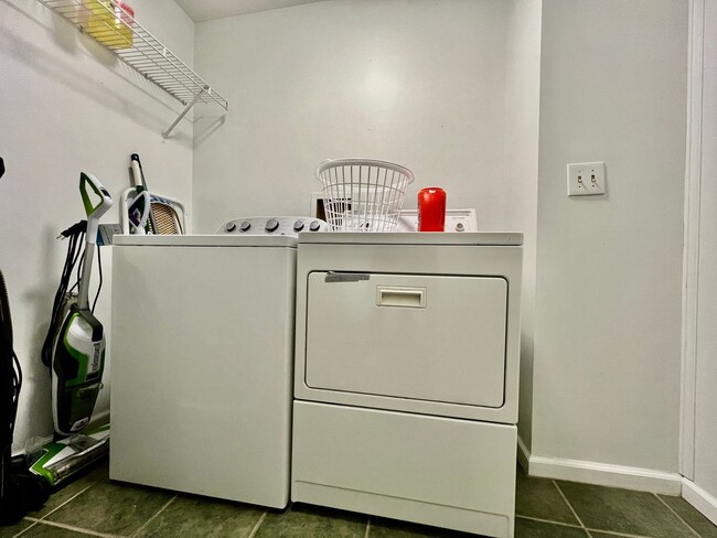 Building Photo - Fully Furnished Rental Property