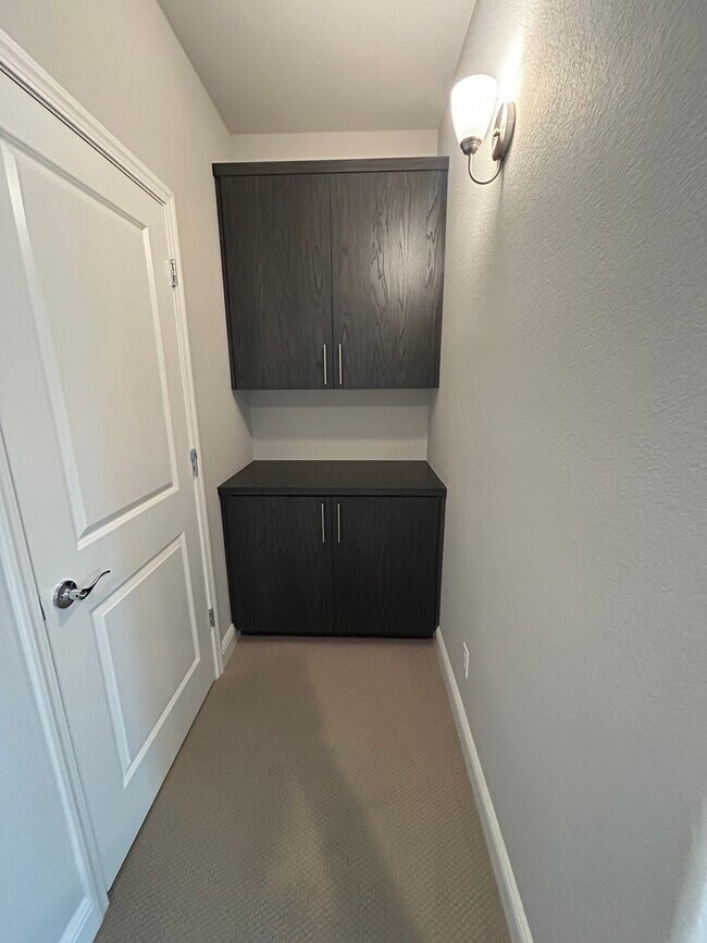 Building Photo - REDUCED!!!