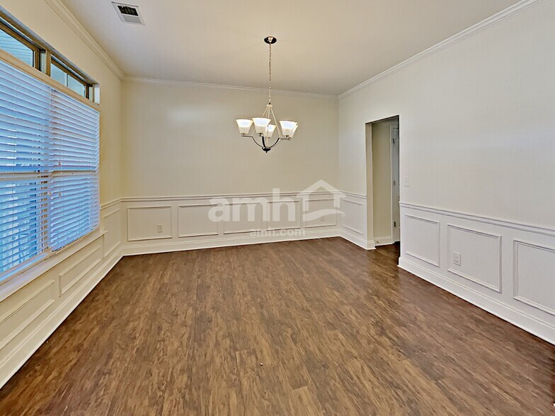 Building Photo - 413 Juniper Bluff