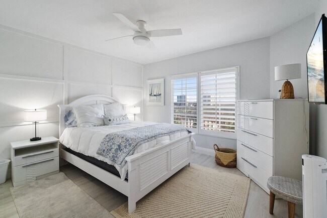Building Photo - 2 Bedroom OFF-SEASON Rental Overlooking Wi...