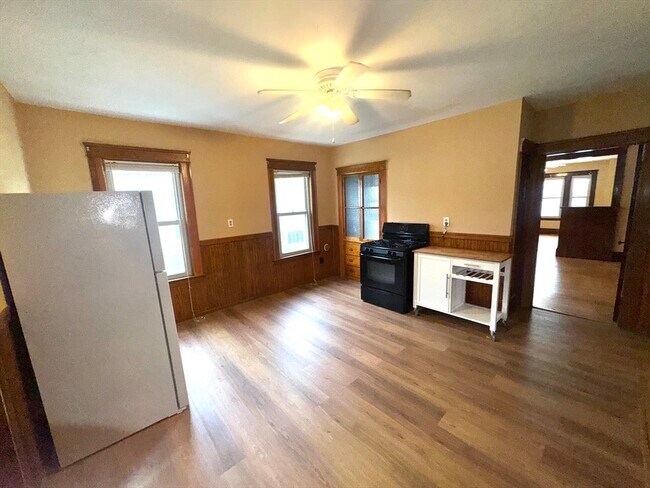 Building Photo - 412 Grafton St