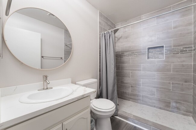 Building Photo - Exquisite Home, Prime Location!