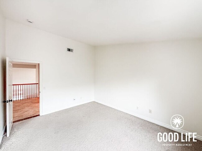 Building Photo - 709 S Hidden Creek Cir