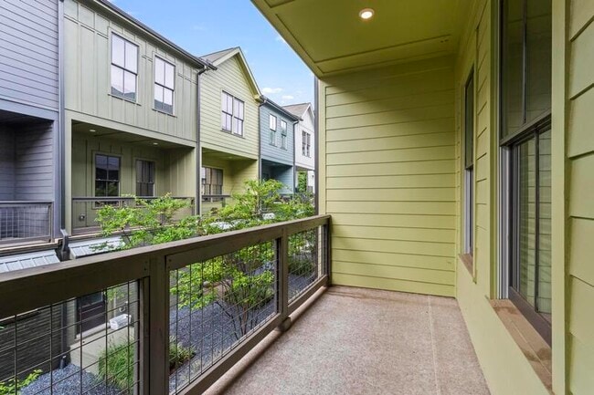 Building Photo - 1066 Crest Cir SE
