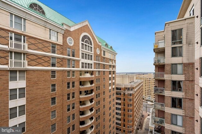 Building Photo - 851 N Glebe Rd