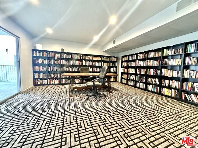 Building Photo - 1515 S Beverly Dr