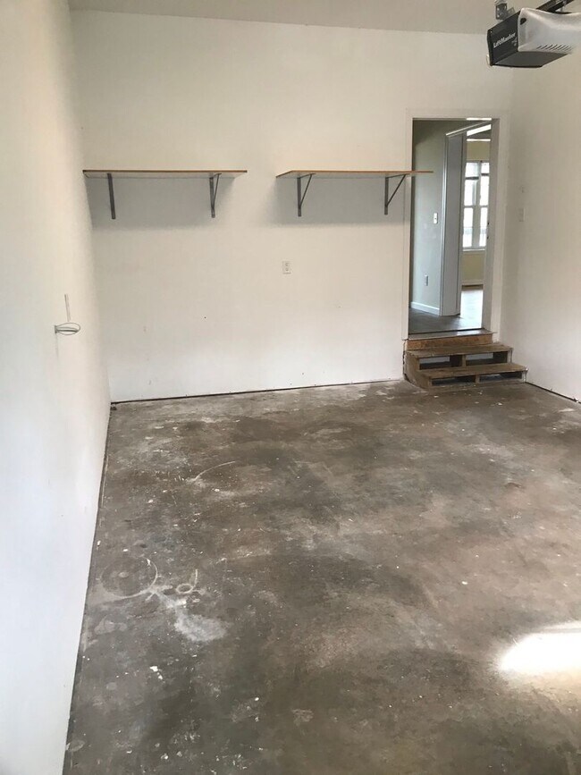 Building Photo - Arden Townhome: Commuter's Wishlist