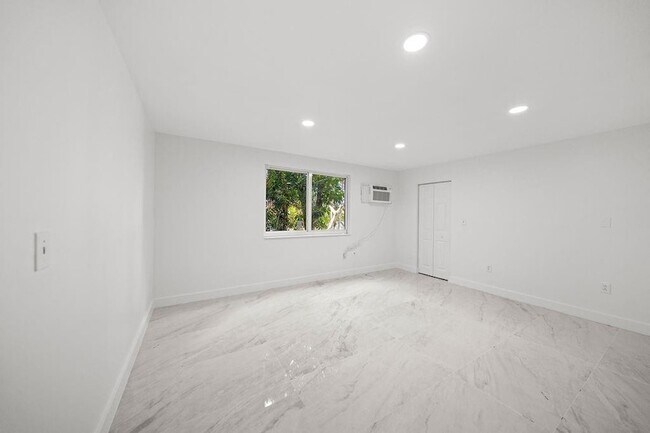 Building Photo - 6930 NW 186th St