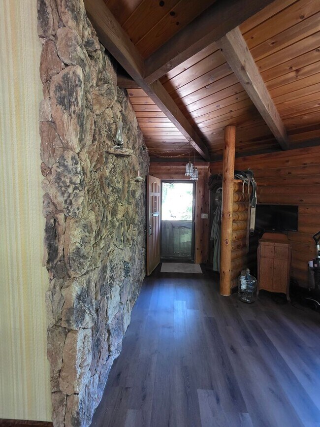Building Photo - 7068 Sandy Creek Rd