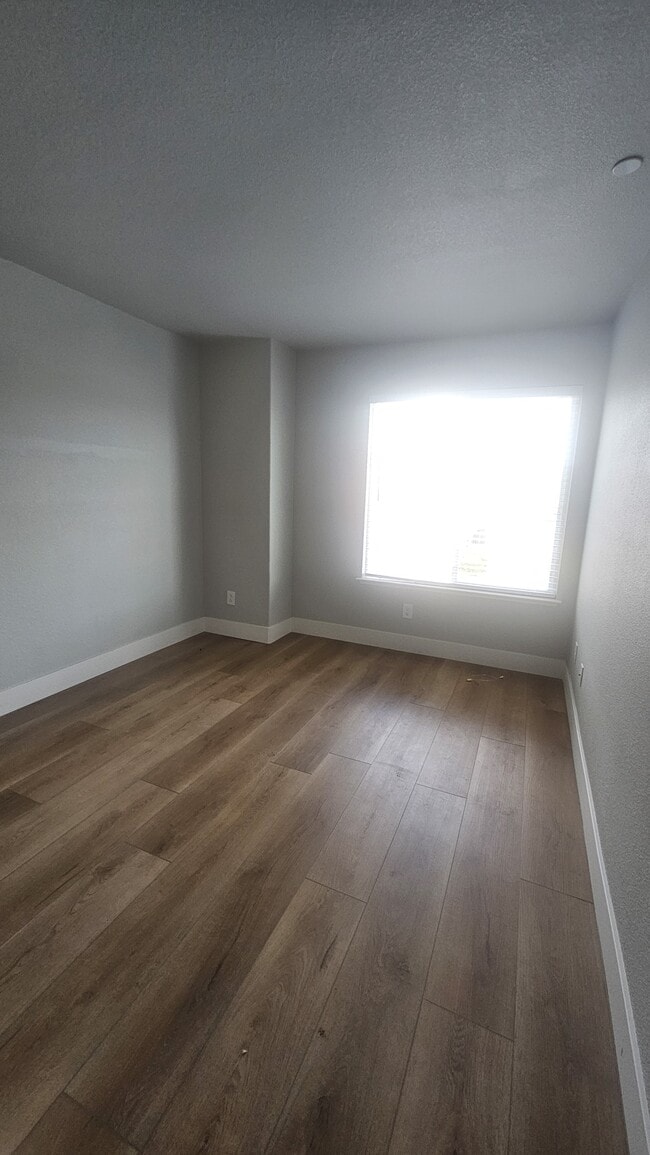 Building Photo - 3157 Rogue River Dr