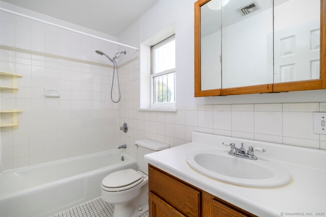 Building Photo - 104 East Ave