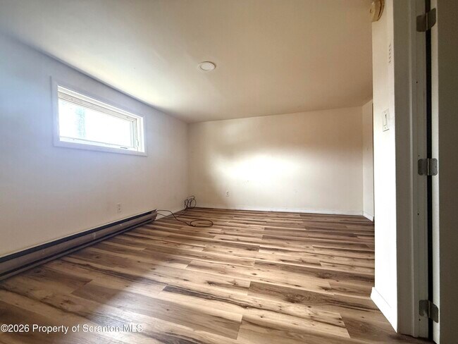 Building Photo - 307 School St