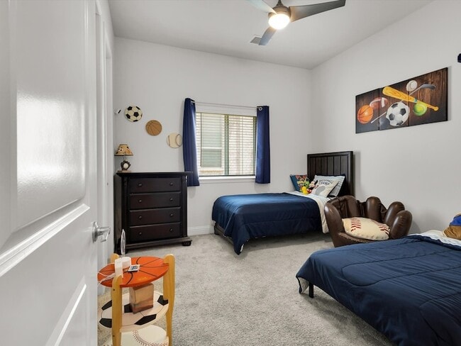 Building Photo - 439 Montrose Dr