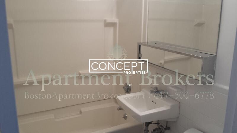 Building Photo - 50 Evergreen St