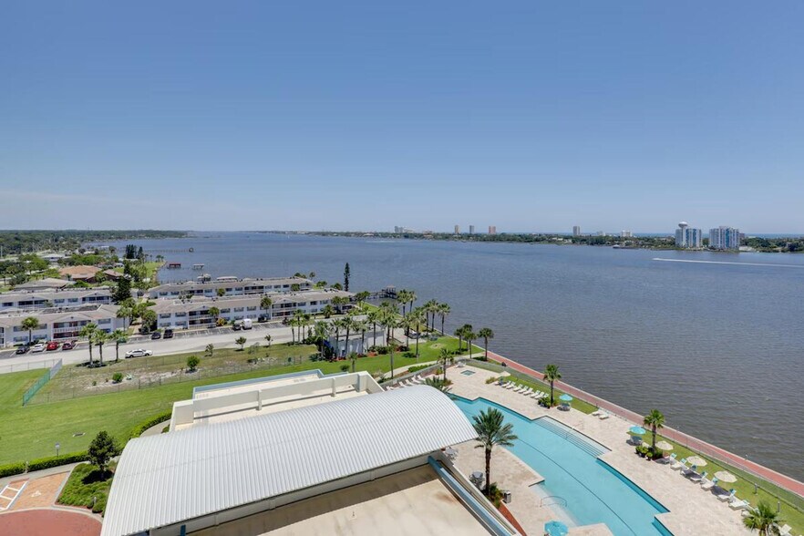 Building Photo - 241 Riverside Dr