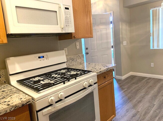 Building Photo - 352 Pine Haven St