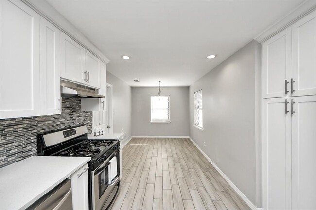 Building Photo - 2402 Bammel Timbers Ln