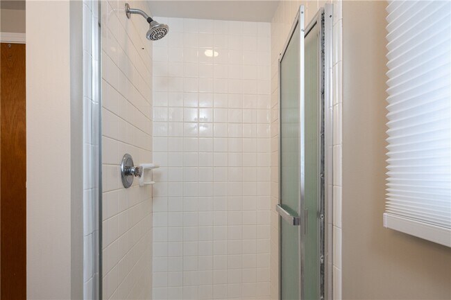 Building Photo - 75 Parkwood Ave