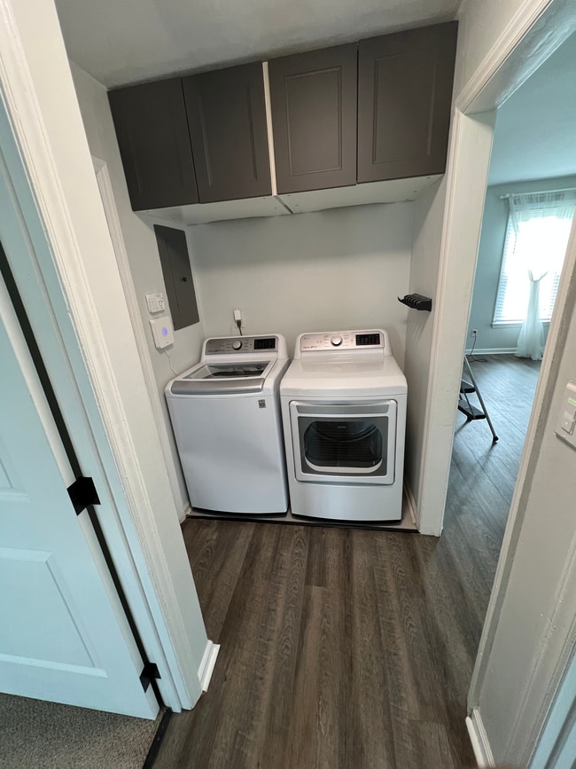 W/D and Above Storage - 4804 Hoyle Dr