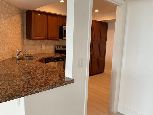 Building Photo - 2425 Presidential Way