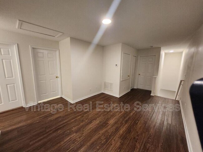 Building Photo - 9333 Stone River Pl