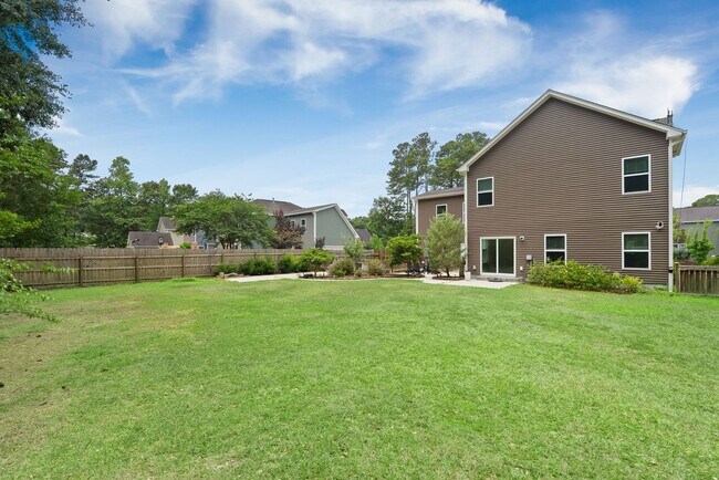 Building Photo - Available now. Beautiful 5 BR/2.5 BA Home in Swygerts Landing!