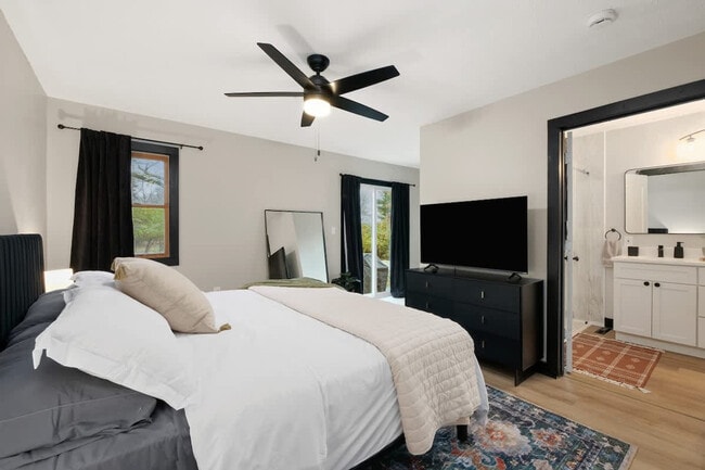 Building Photo - 303 E Washington St