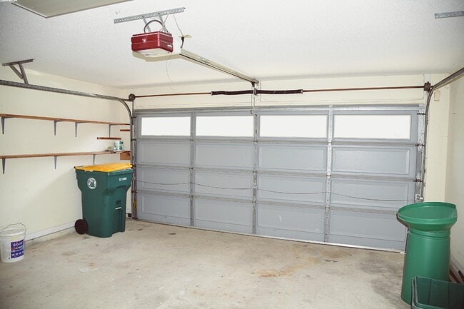 Building Photo - 155 Meadowbrook Ct