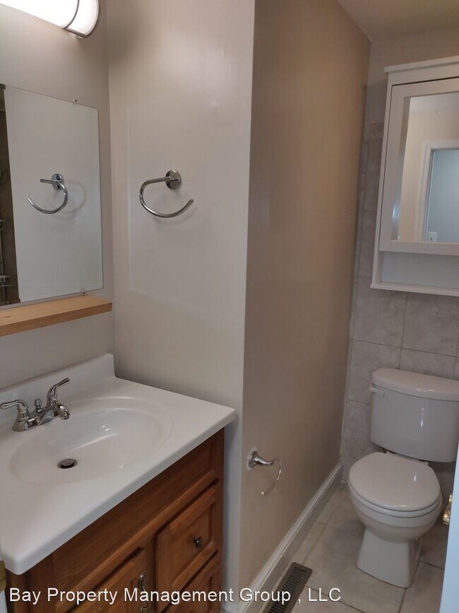 Building Photo - 2 br, 2.5 bath House - 1102 Washington Blvd