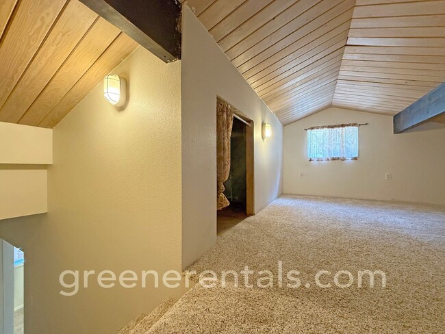 Building Photo - Waterfront Rambler on Summit Lake