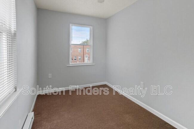 Building Photo - 2956 Yorkway